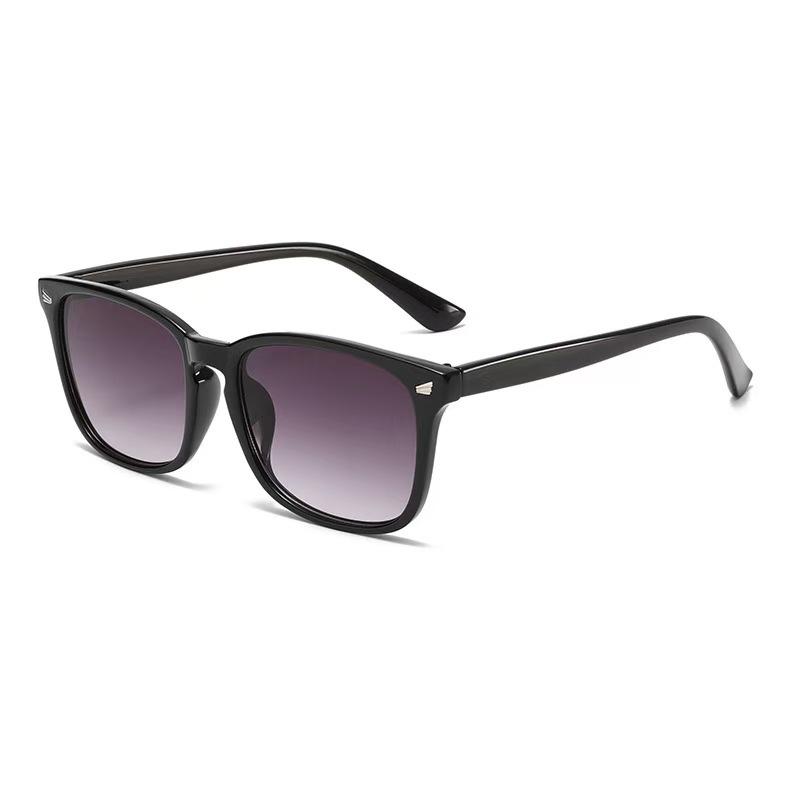Unisex Retro Polarized, Trendy Driving Eyewear. Style for Men And Women, Lightweight, High-Quality Lenses