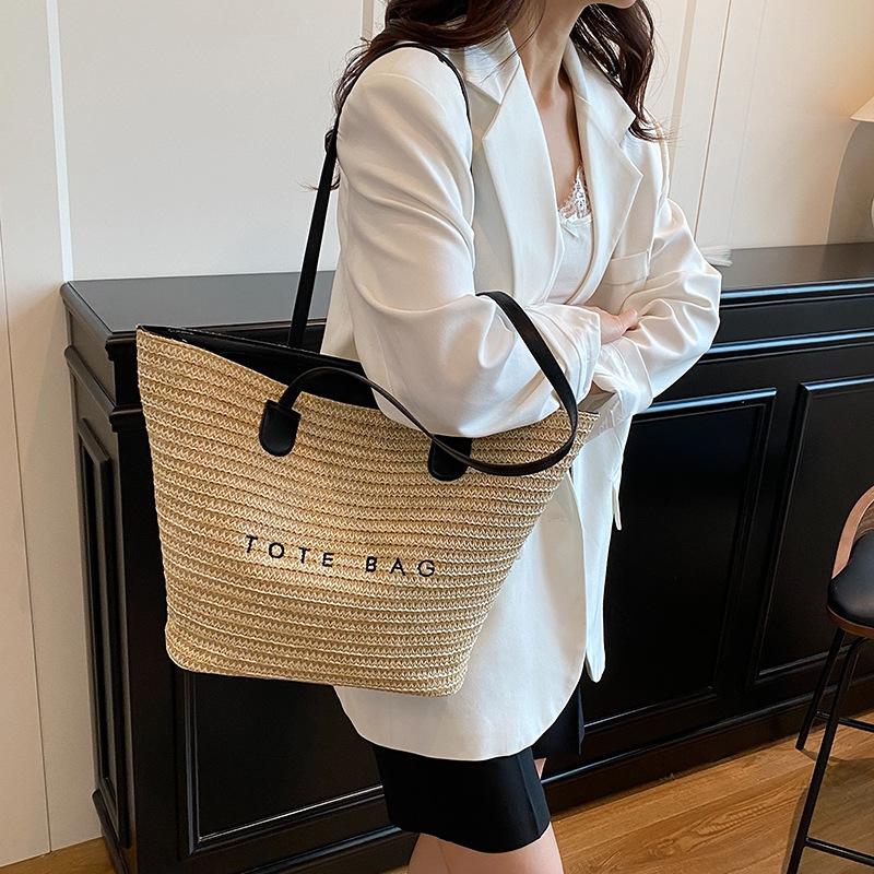 Straw Bag Women's Spring New Beach Woven Handbag Large Capacity Fashion Commuter Tote Bag
