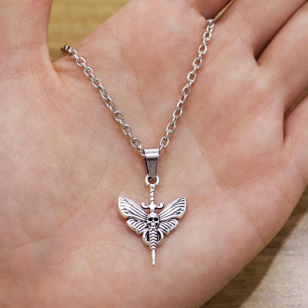 Collier Pendentif Épée et Serpent en Alliage Sombre Gothique pour Hommes et Femmes