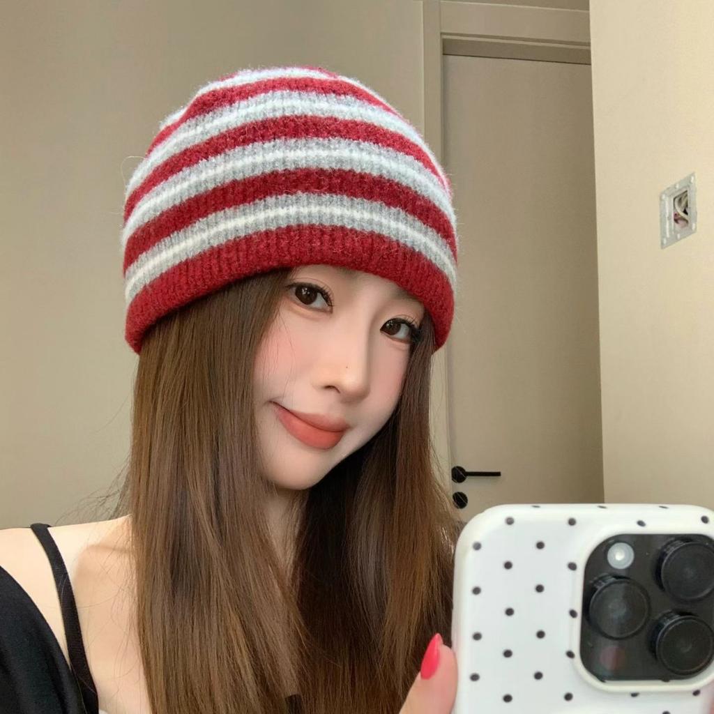 Wool blended striped wool hat women's autumn and winter warm contrasting colors soft knitted cold hat shows small face