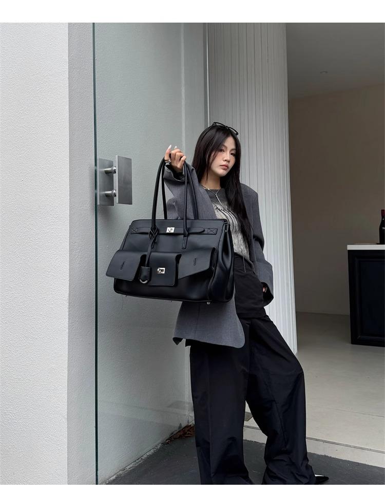 Large Kelly Cowhide Crossbody & Shoulder Bag - Fashionable Underarm Platinum Handbag with Spacious Capacity
