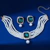 Moderne Kunst Geïnspireerd Meerlaags Imitatie Parels Ketting En Luxe Bijpassende Studs Oorbellen Accessoireset