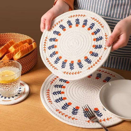 Handwoven Cotton Rope Placemat with Original Print Heat-Resistant Non-Slip Round Table Mat Decorative Kitchen Dining Accessory.