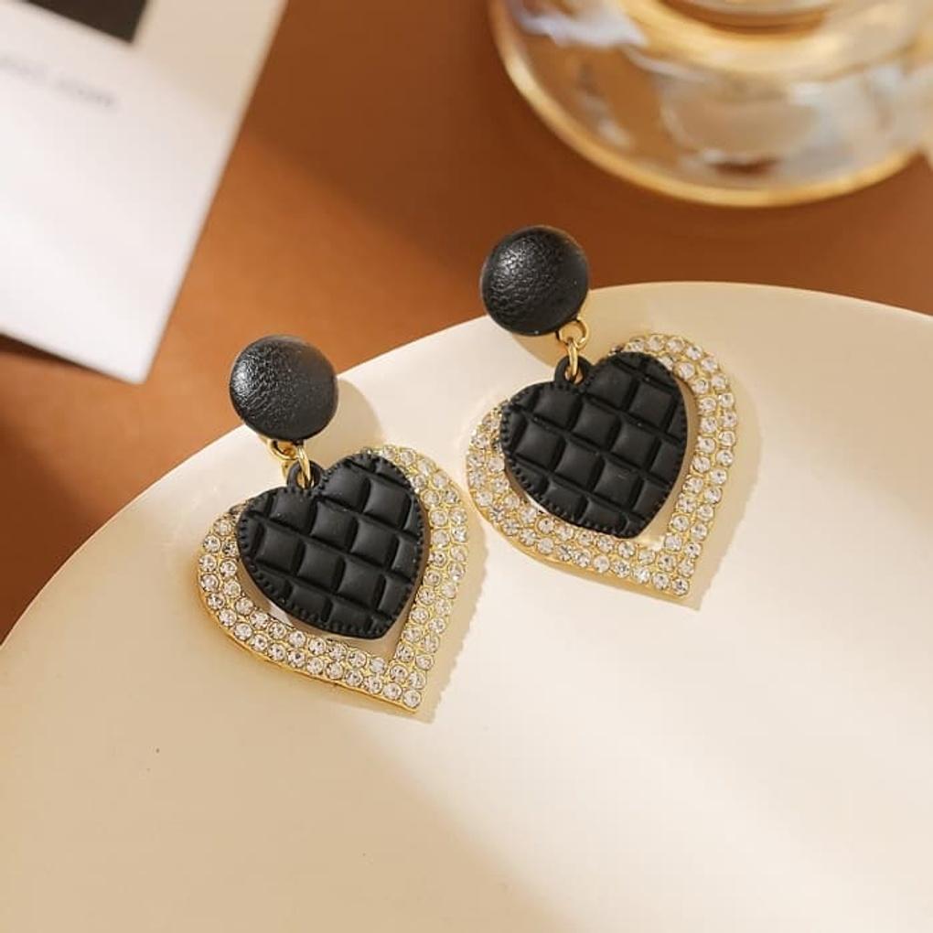 

Silver Needle Earrings, Chain, Daily Black Heart Check Cubic gold