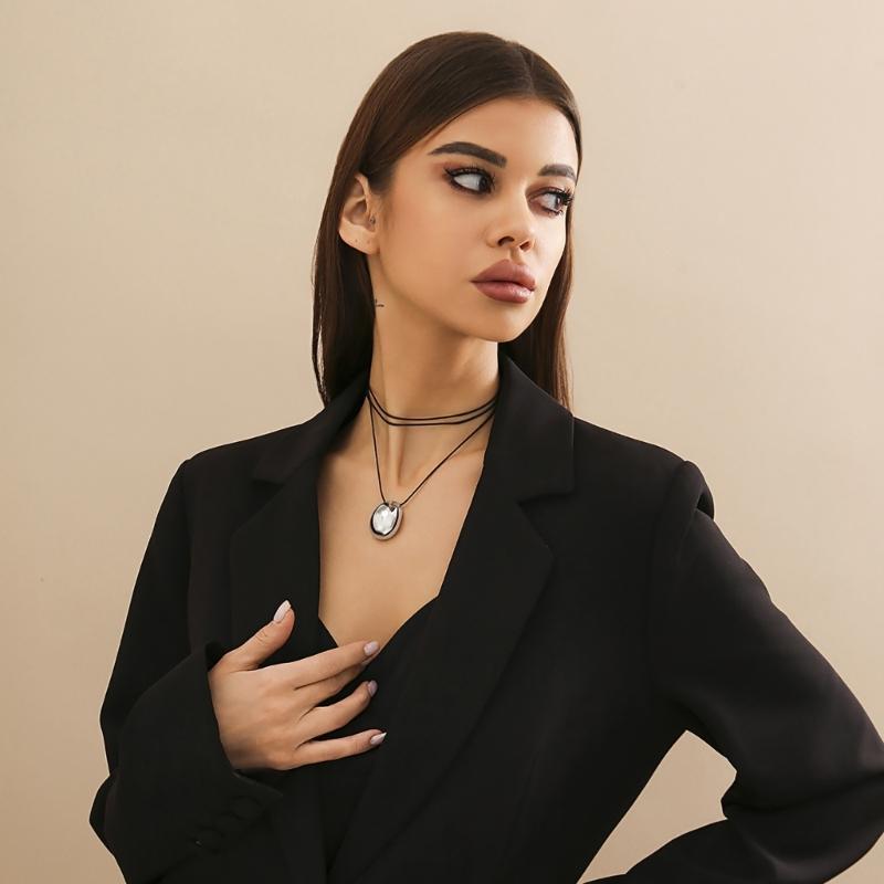 Elegante lange Halskette Verstellbare Seil-Schlüsselbeinkette Choker Geometrischer Eier-Anhänger Halsketten Schmuck für Frauen