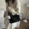 Stylish 2024 Trendy Chain Shoulder Bag For Women With Spacious Tote Design