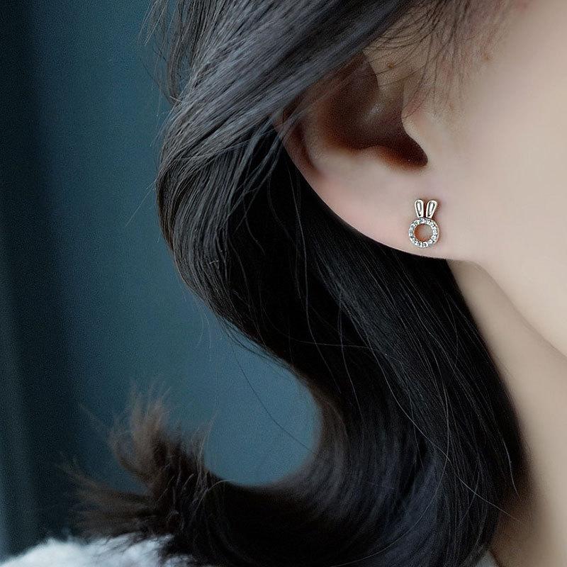 Asymmetric Hollow Radish Rabbit Earrings for Women Fresh Cute Simple Sweet Earrings