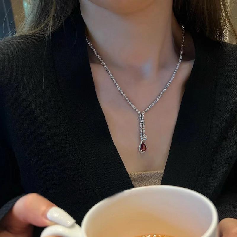 Elegant Versatile Ruby Necklace for Women - Pomegranate Red Clavicle Chain, Light Luxury Accessory