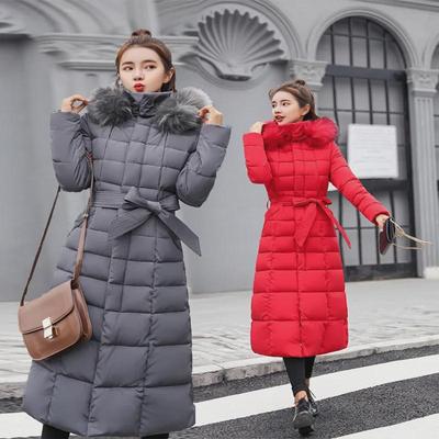 Abrigo de Algodón Largo con Capucha y Cordones para Mujer con Cuello de Piel - Estilo Coreano, Grueso y Cálido, por Encima de la Rodilla.