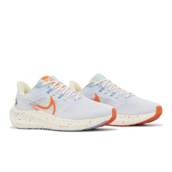 

Nike Wmns Air Zoom Pegasus 39 Light Thistle Safety Orange DX6047-181 EU 35.5 білий/будяк