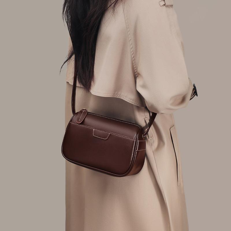 Bag New Women's Bag Spring and Summer Leather One Shoulder Crossbody Bag Versatile Premium Retro Commuter Small Square Bag