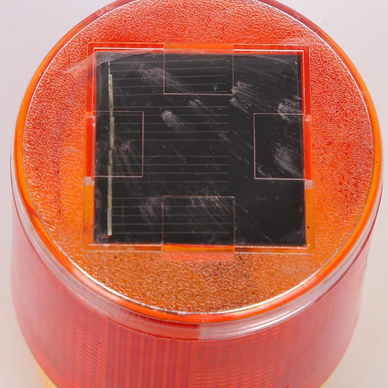 LED Solar Warning Light for Outdoor Construction and Road Safety
