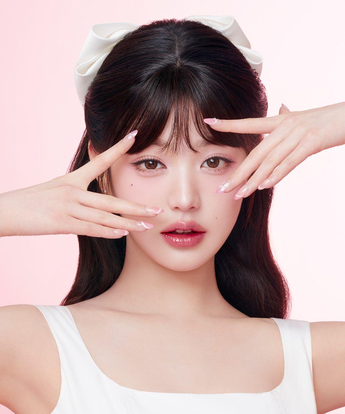 Dashing Diva Magic Press Fleur (Almond) Nail Tips