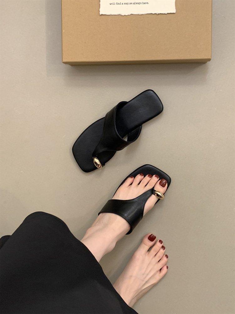 Korean version of fashion soft bottom soft surface flat bottom flip-flops slippers women's summer wear silver sandals women's shoes Roman shoes