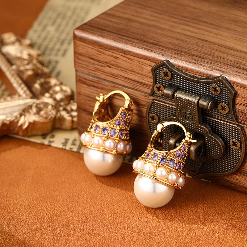 

Классические серьги-пусеты с микроинкрустацией цирконами в форме короны и имитацией жемчуга, женские серьги в стиле легкой роскоши, модная бижутерия