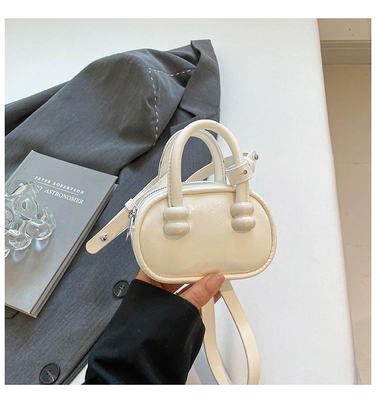

2025 new European and American retro handbag women s mini pillow bag fashion messenger bag spring lipstick bag women белый