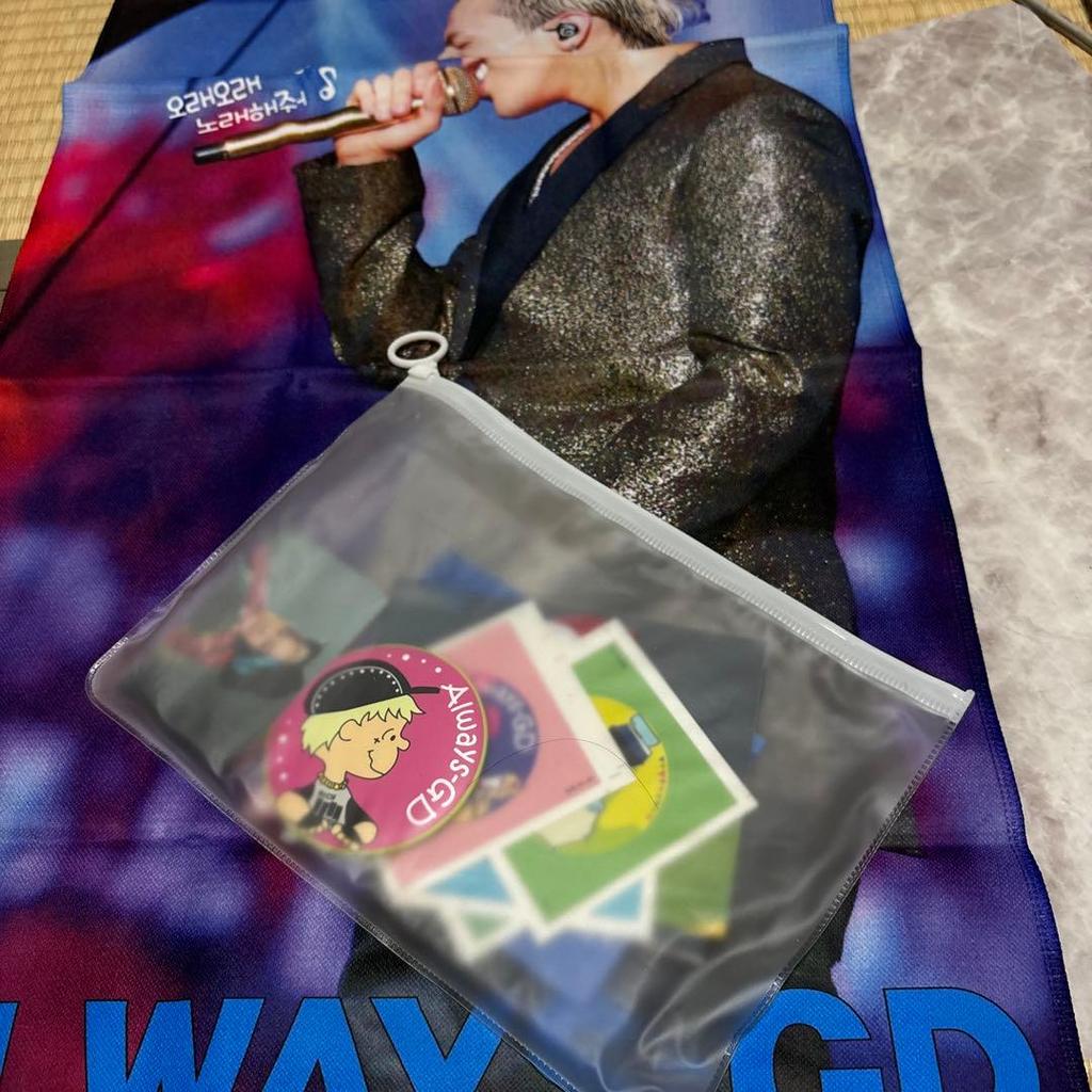 [USED] BIGBANG GD Tapestry Stickers Badges Postcards Cased