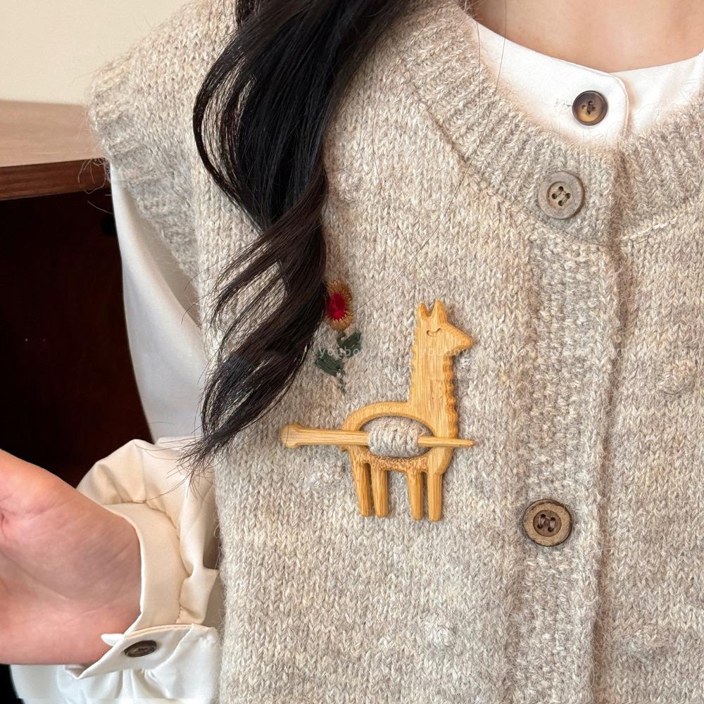 Lion Animal Sweater Pin Horse Pony Brooch Fashion Wooden Brooch  Gift