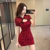 Beflockung neue chinesische burgundrote verbesserte Cheongsam-Kleid Kleid Netzstoff-Nähte eng durchbrochen sexy Hüftwickel kurz