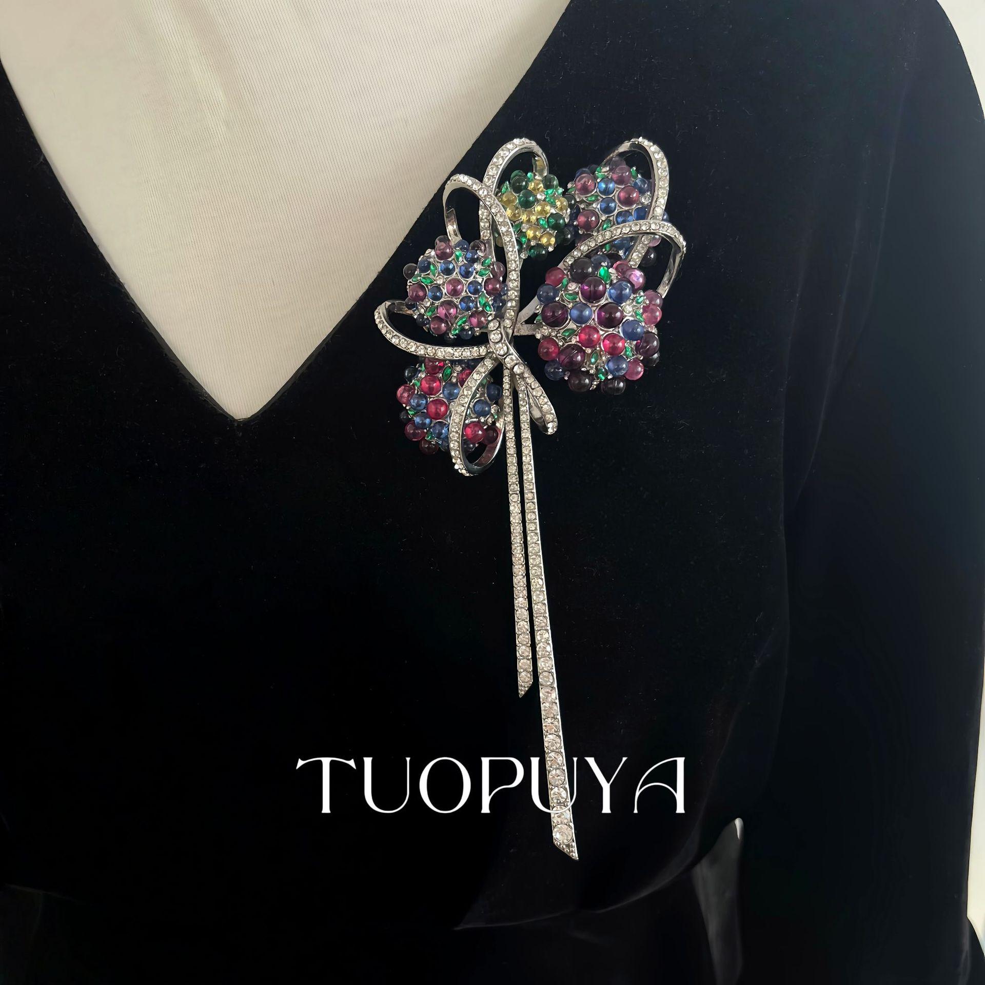 Elegant Three-Dimensional Gemstone Bow Brooch