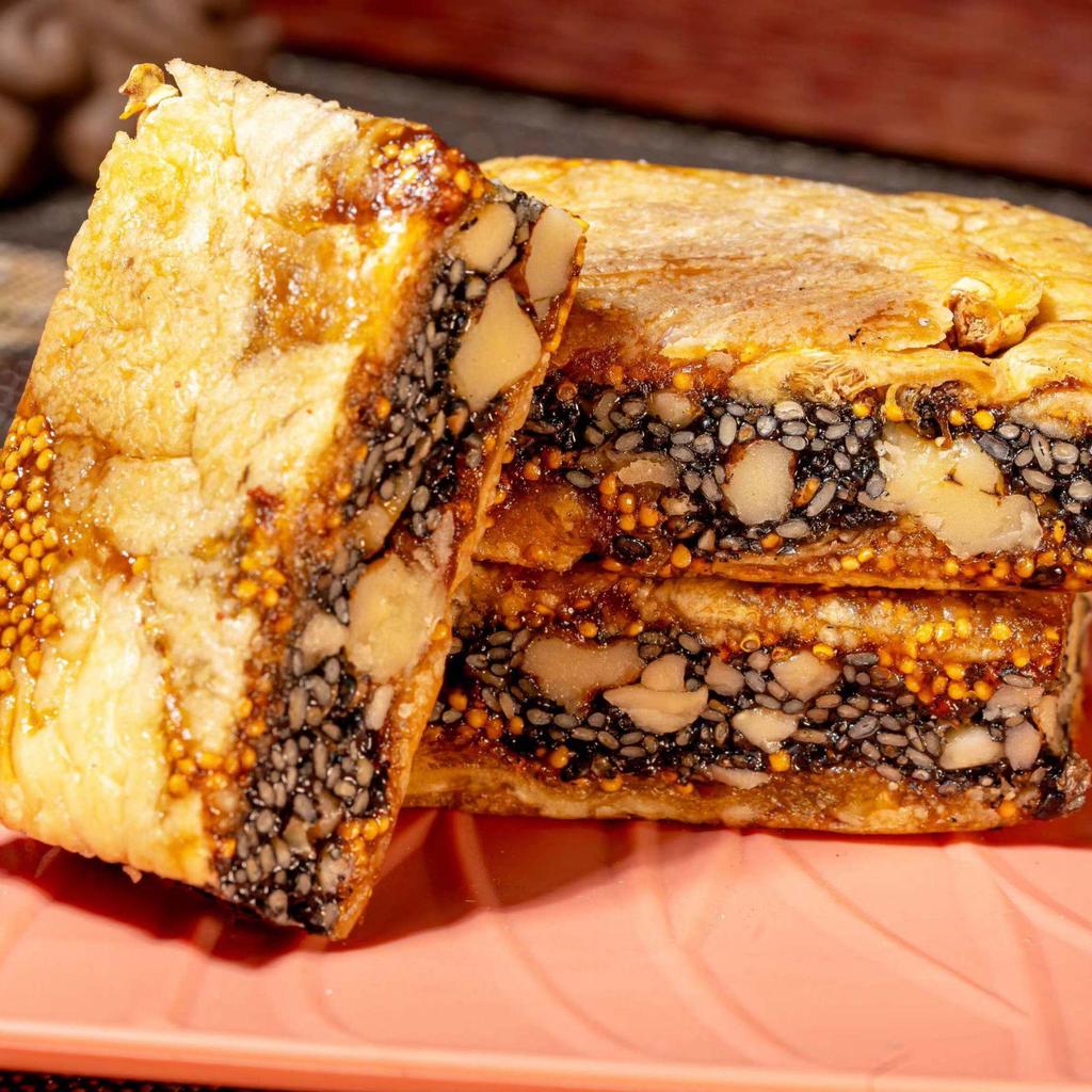 Black Sesame & Walnut Fig Sandwich Pie, 100g