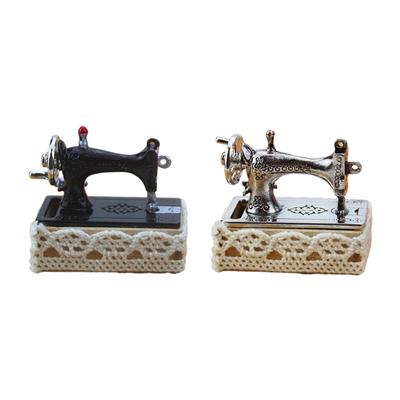 בובות וצעצועי פרווה – בתי בובות ואביזרים