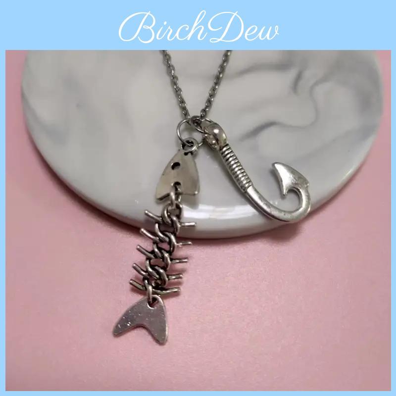 Minimalist Silver Fishbone Necklace With Moon Pendant For Casual Wear And Fashion Lovers