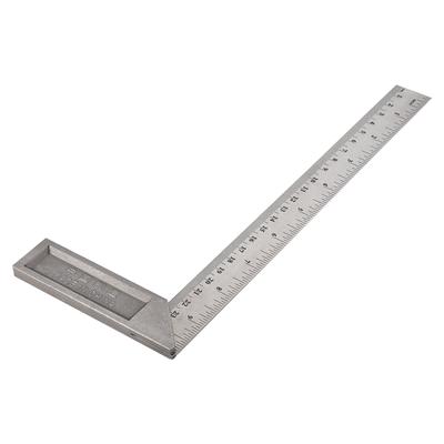 Medición de dimensiones y distancia – Reglas y triángulos de metal