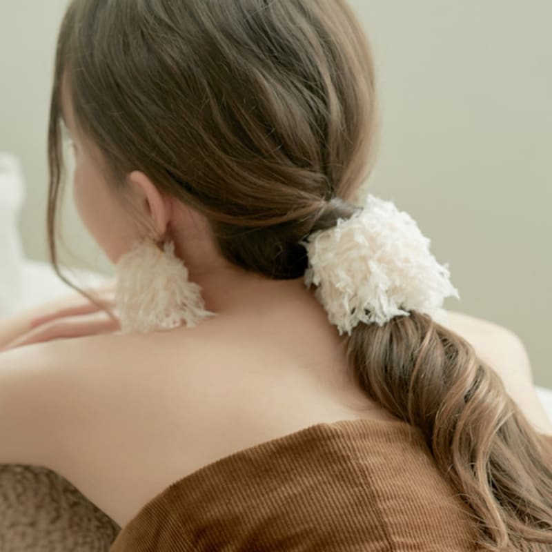 BESTY Featherique Hair Cuff