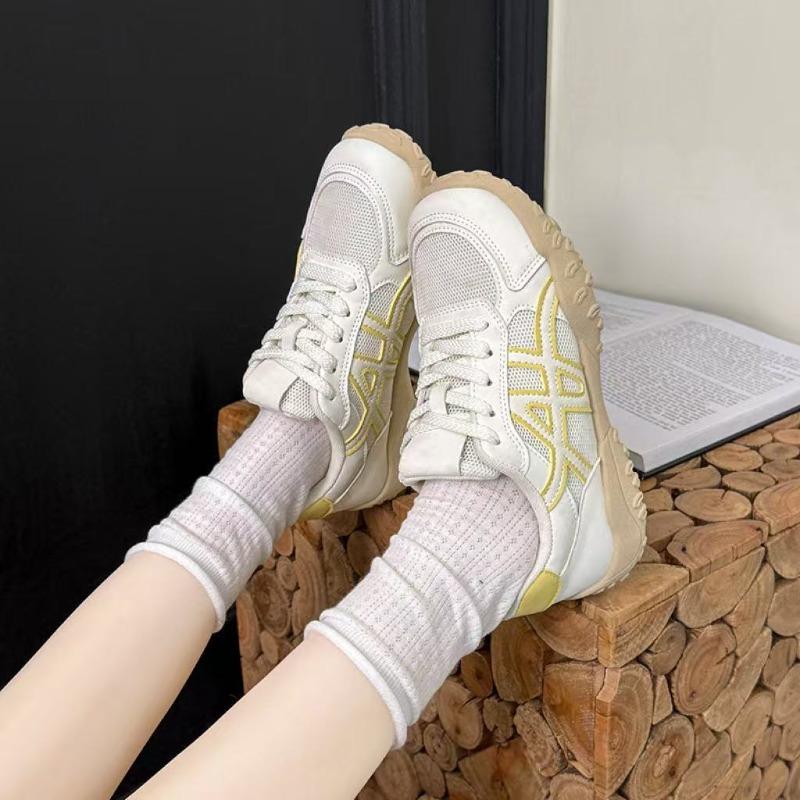 Thick-soled women's autumn new breathable and versatile mesh white shoes retro, light and casual