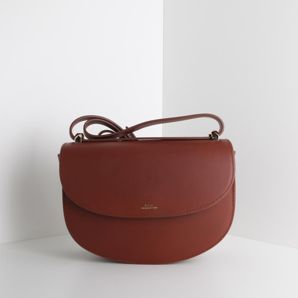 

БТР. 23SS Сумка через плечо APC Женева Орехово-коричневая PXAWVF61161CAD