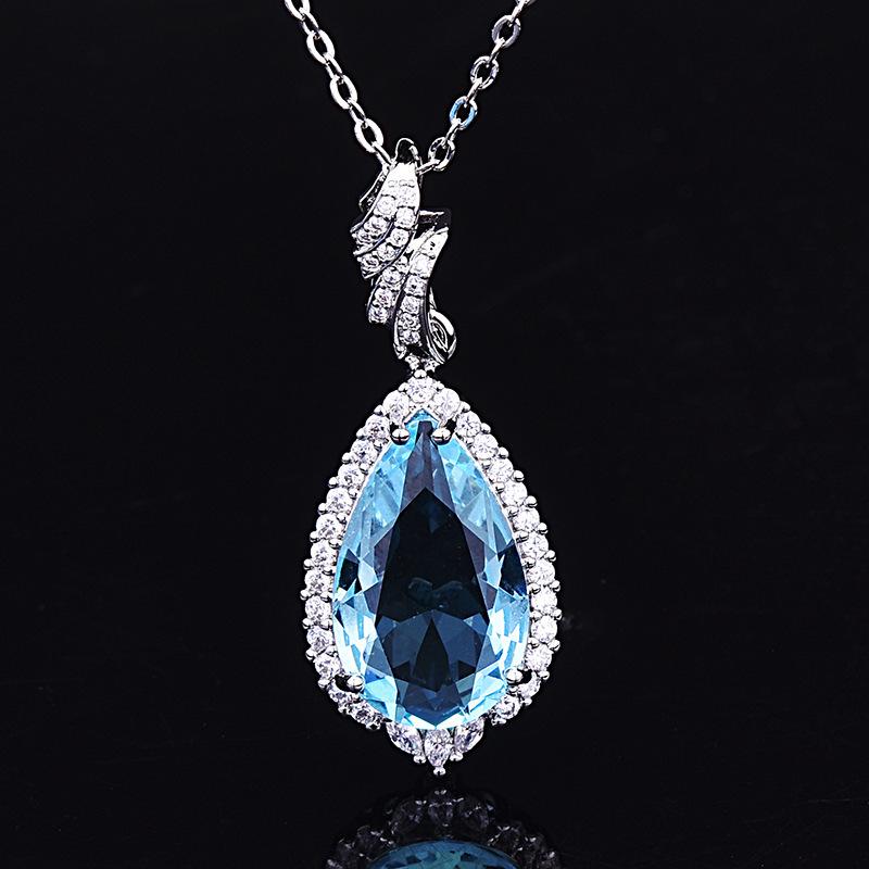 Collana Goccia d'Acqua in Topazio Blu Zaffiro con Accenti di Diamante