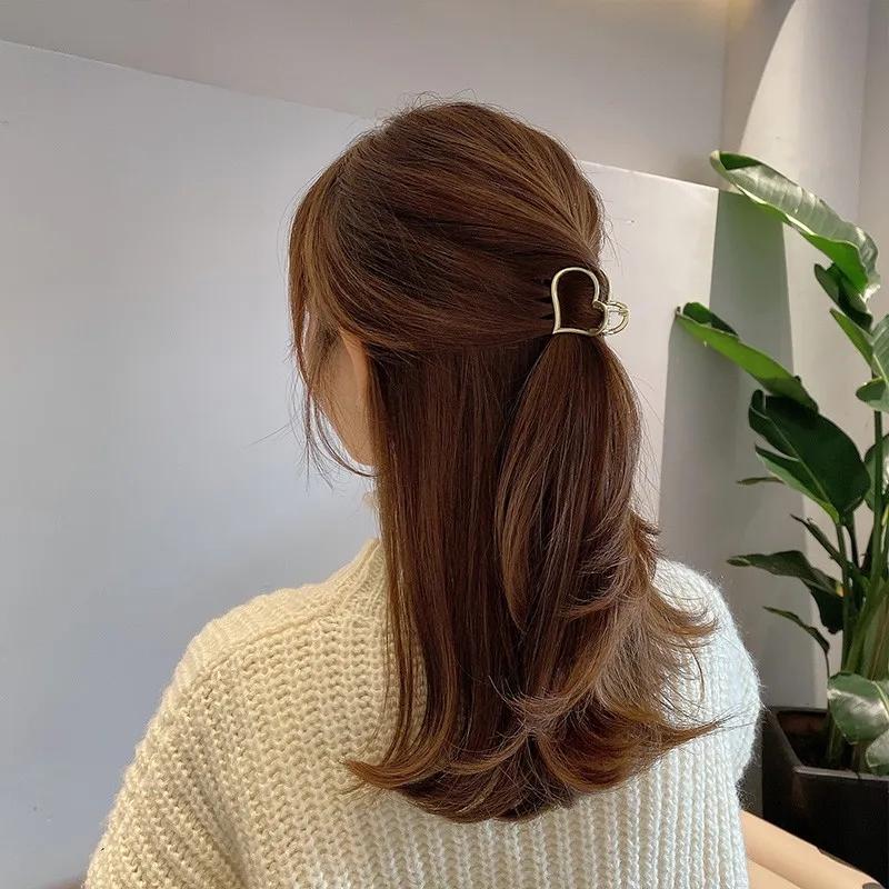 Fashion Hollow Heart Metal Hair Claw Clips Simple Small Size Gold Geometric Bangs Barrettes Hairpins for Women Girls Daily