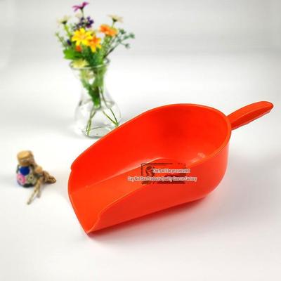 Thickened Plastic Feed Shovel for Veterinary and Breeding Use: Ideal for Goose, Horse, Pig, and Chicken Feed; Free Engraving.