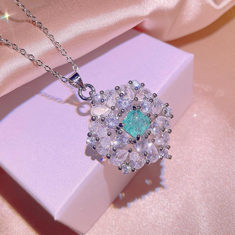 

Комплект из кольца, сережек и подвески «Цветок Параиба»