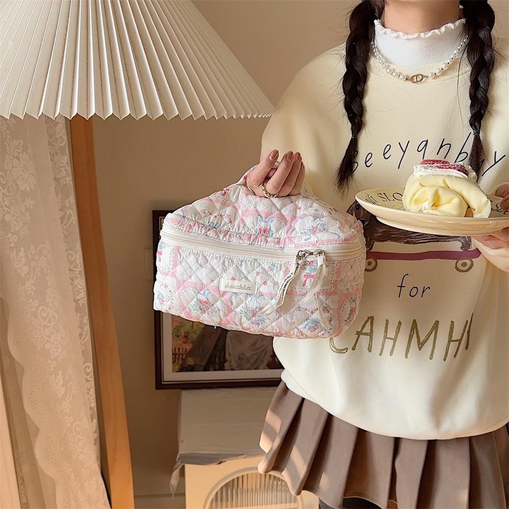 Durable And Convenient Makeup Bag Women Fashionable And Versatile Street Style