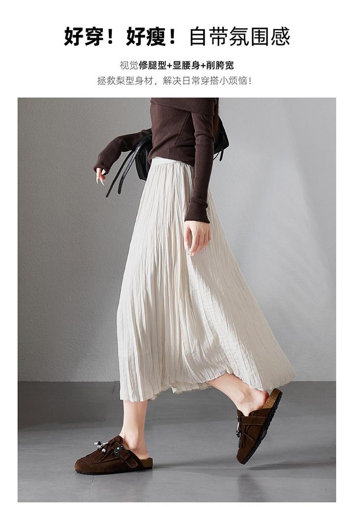 High-waisted pleated skirt