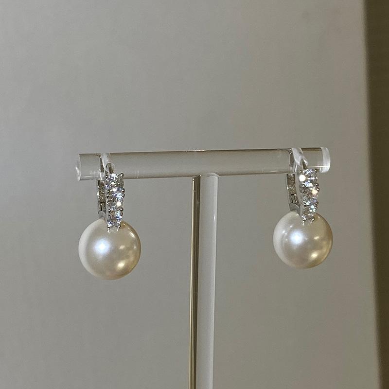 

Niche light luxury white zirconium bead earrings women s cold style fashion exquisite versatile high-end sterling silver needle earrings