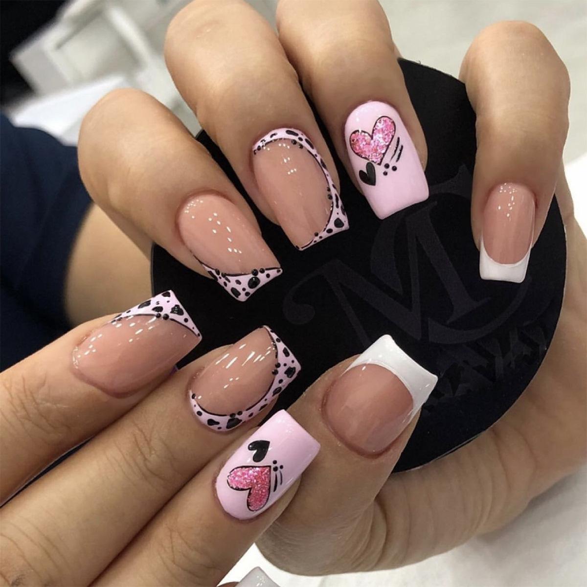 Wear nail piece white powder contrasting color French black love little pink glitter love cute wear nail