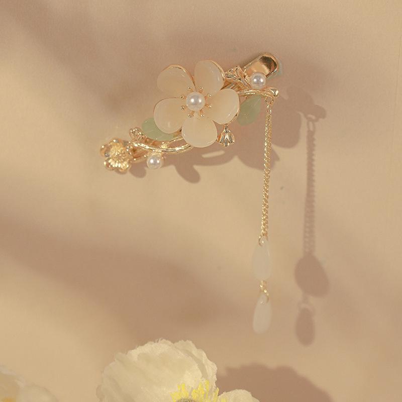 Four Seasons Chinese Tassel Hairpin: Ancient Style Hanfu with Fresh Pearl and Jiangnan Classical Cheongsam Hair Accessory