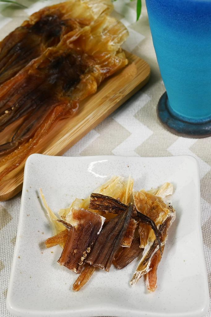 Tsumami Kura Dried Squid Surume Ika Jerky 500g Salt and Umami Domestic Fresh Squid Legs