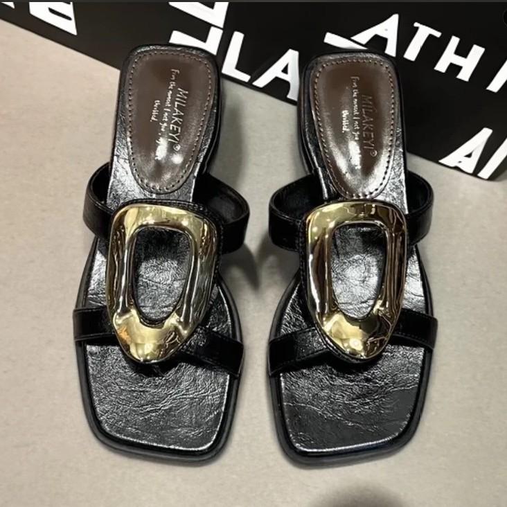 Niche Design Sense Metal Buckle Wedge Slippers Women's Summer Wear 2025 New Thin Open-toed Wedge Heel Shoes Sandals
