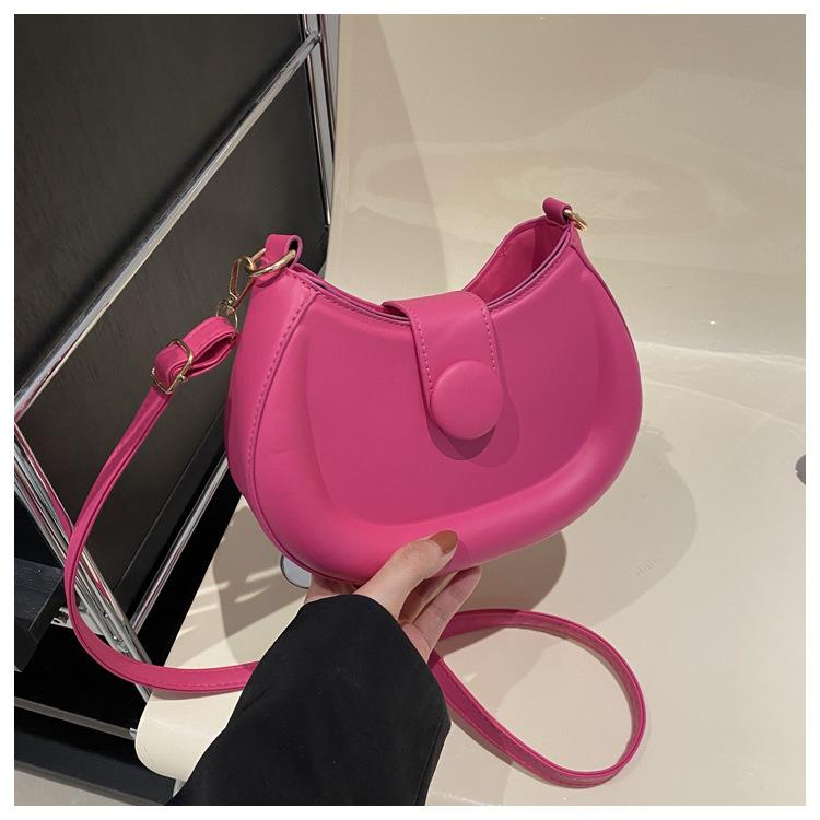 

Стильный дизайн корпуса под давлением, простой, 2025, персонализированный, летний, новый, однотонный, модный, повседневный, трендовый, женская сумка через плечо/подмышку роза розовый