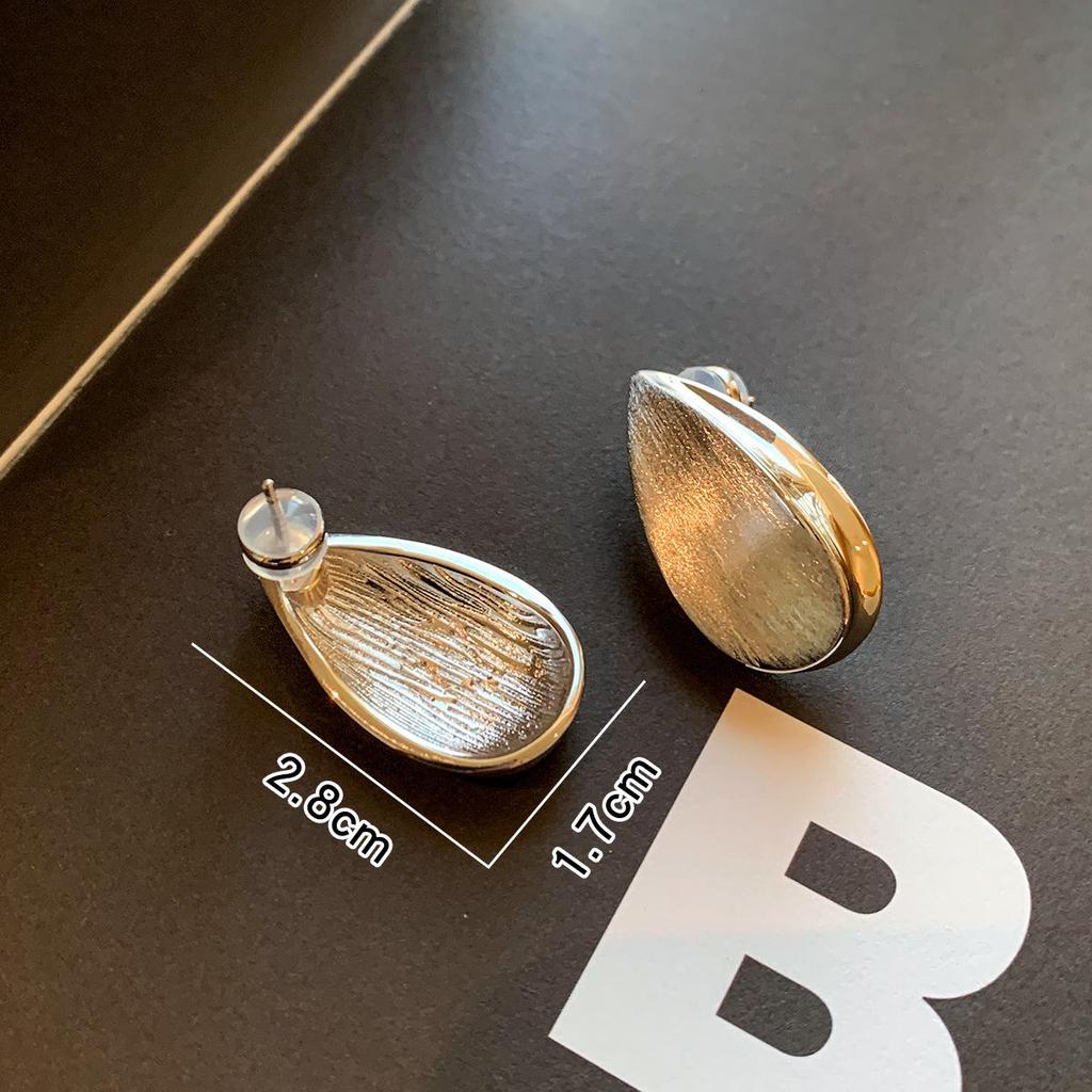 925 Sterlingsilber Retro Gebürstetes Gold & Silber Tropfenförmige Metallstecker für Damen – Leichter Luxus Ohrschmuck