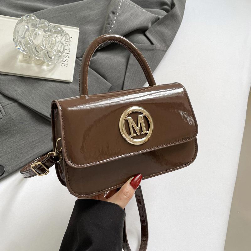 

Autumn season new fashion retro messenger bag handbag female Internet celebrity versatile diagonal straddle small square bag