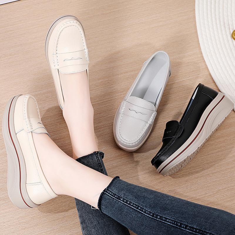 Spring Women Platform Shoes Leather Flats Sneakers Women Casual Wedge Shoes Slip On Moccasins Mother Shoes Autumn Women Loafers