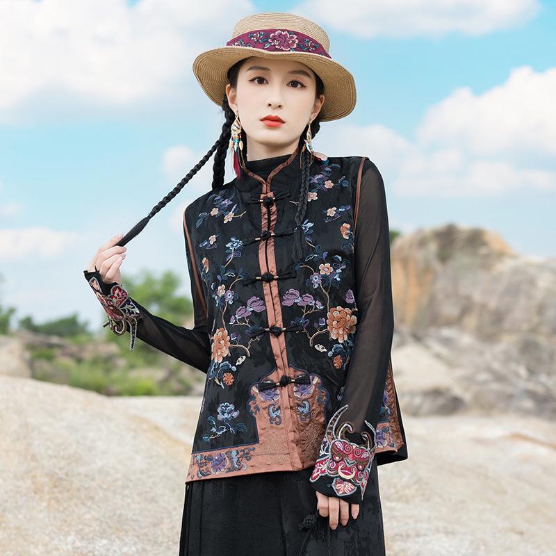 

Женский этнический жилет с вышивкой в стиле колор-блок и воротником-стойкой M чёрный