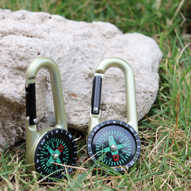 1Pc Outdoor Tactical Survival Equipment Multifunctional Compass Compass Compass Compass Alloy Mountaineering Buckle Keychain Compass Quick Hanging