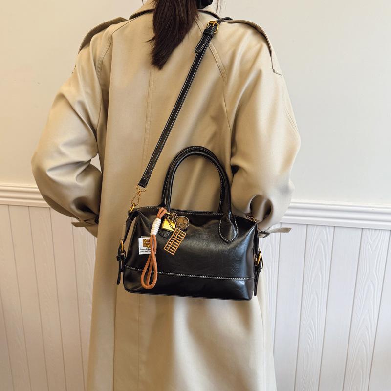 2025 Autumn and Winter New Women's Bags Niche Retro Handbags Versatile Pillow Bags Medieval High-end Shoulder Messenger Bags