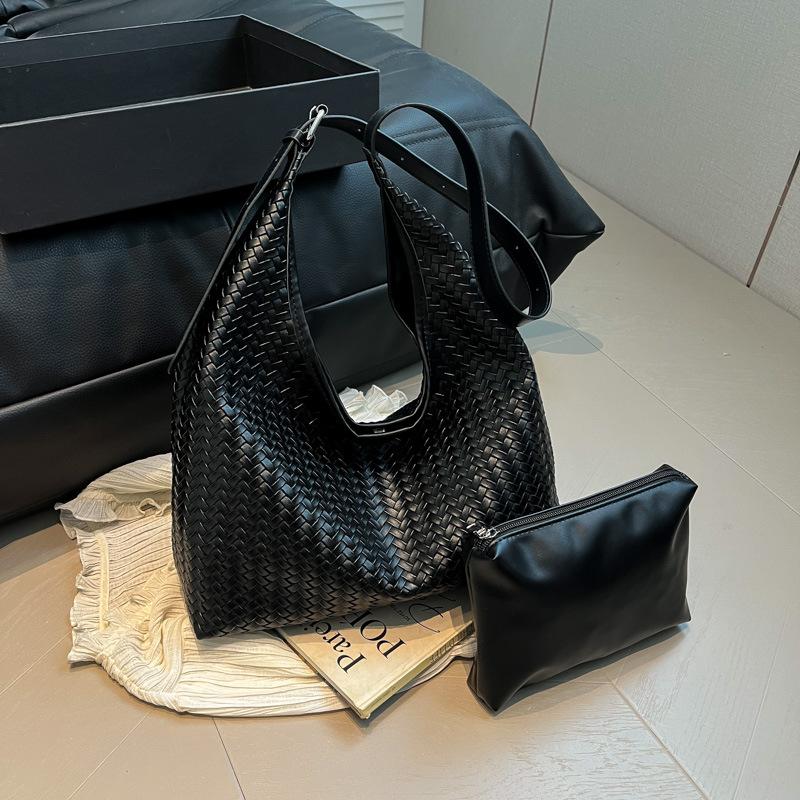 Feeling woven bag women's atmosphere versatile shoulder bag niche underarm bag texture portable commuter bag